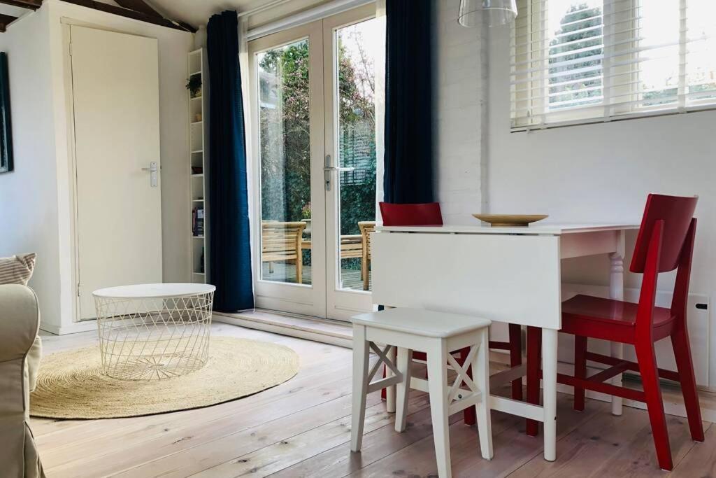Tiny House In Tuin Van De Statige Villa Mariahof Dordrecht Exterior photo