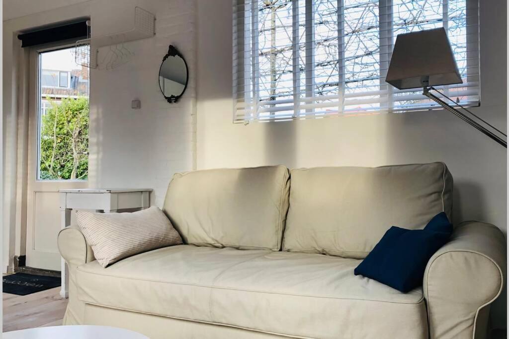 Tiny House In Tuin Van De Statige Villa Mariahof Dordrecht Exterior photo